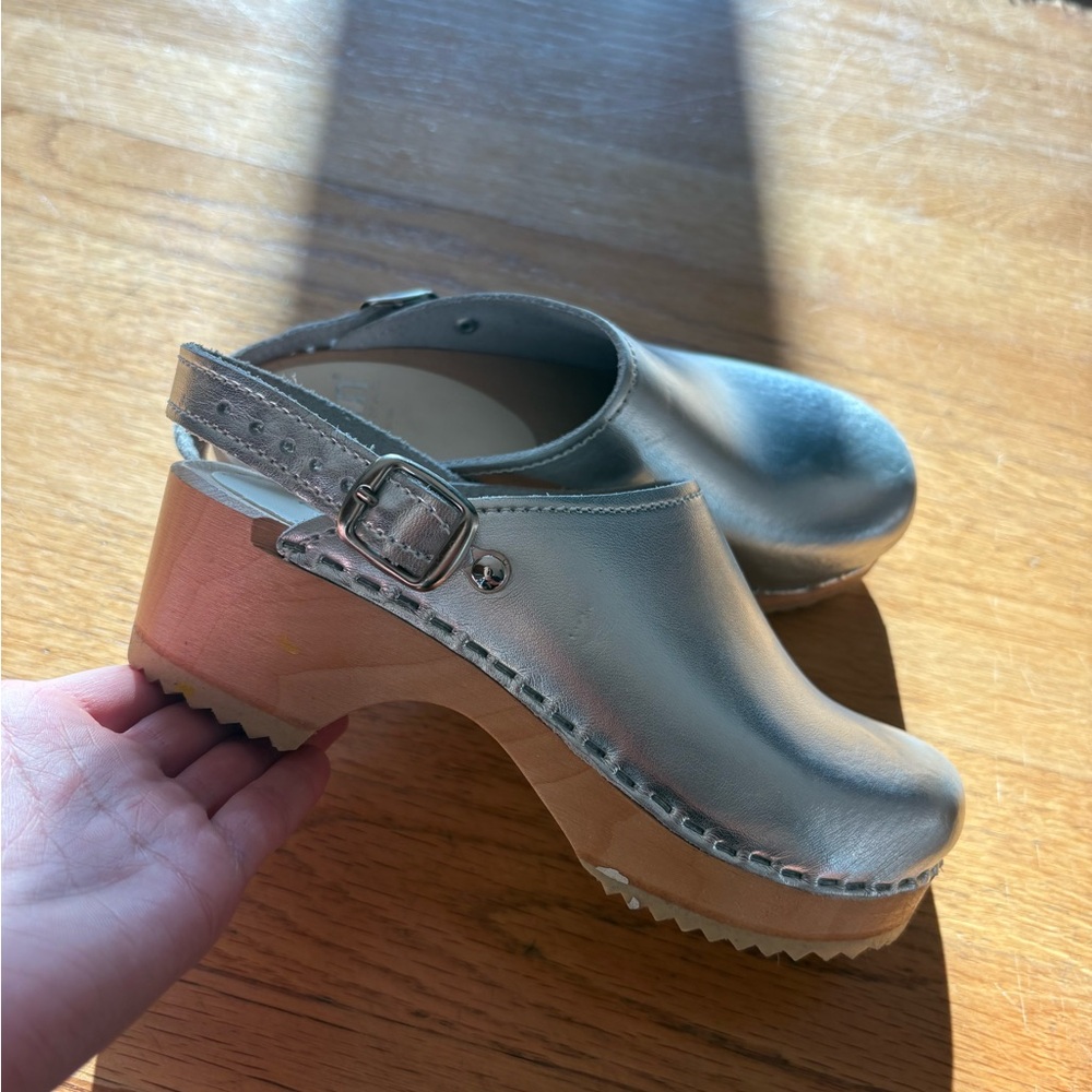 Chic Sven Children’s Silver Leather Wooden Clog Heels with Buckle